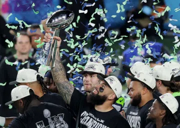 Seattle Seahawks é vendido por US$ 9,6 bilhões e bate recorde da NFL